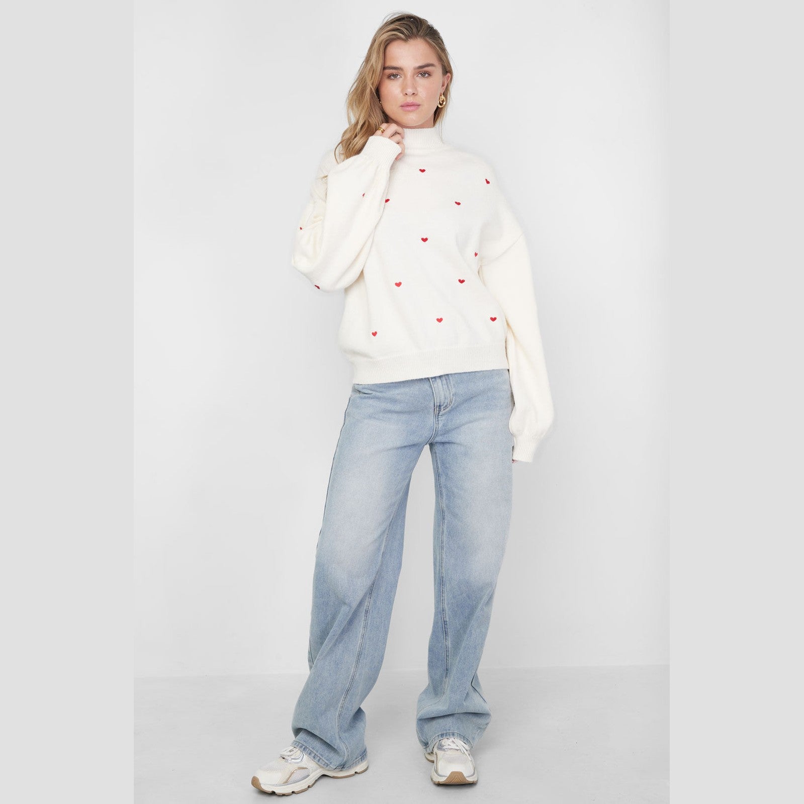 Gebreide trui met hartjes