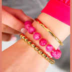 Vrouw draagt armband set - Mimelle sieraden